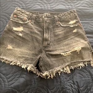 Denim back ripped shorts!